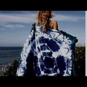 Gypsy Roundie Blanket NWT